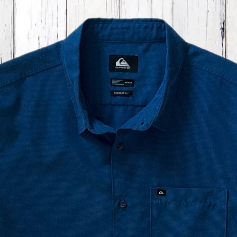 Quiksilver Men’s Short Sleeve Button-Up Shirt Blue Textured Regular Fit Size M